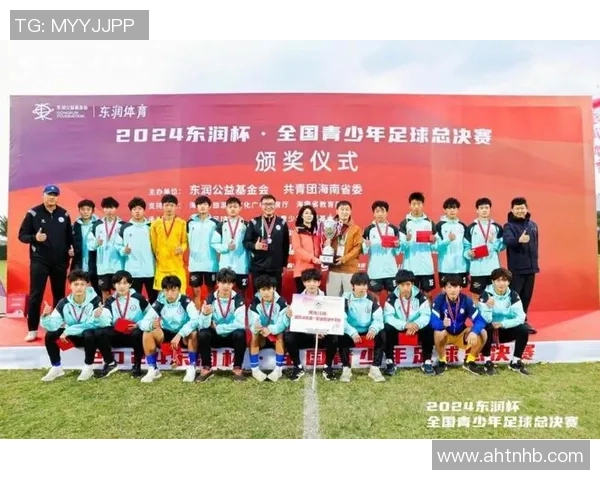 西瓜霜足球明星助力青少年体育发展展现青春活力与拼搏精神